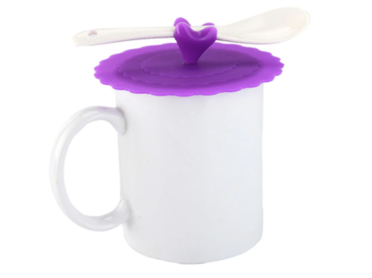 Purple cup or glass cover with slot in handle for spoon or note? Cover protects drinks from flying bugs and dust. Safe and hygienic.